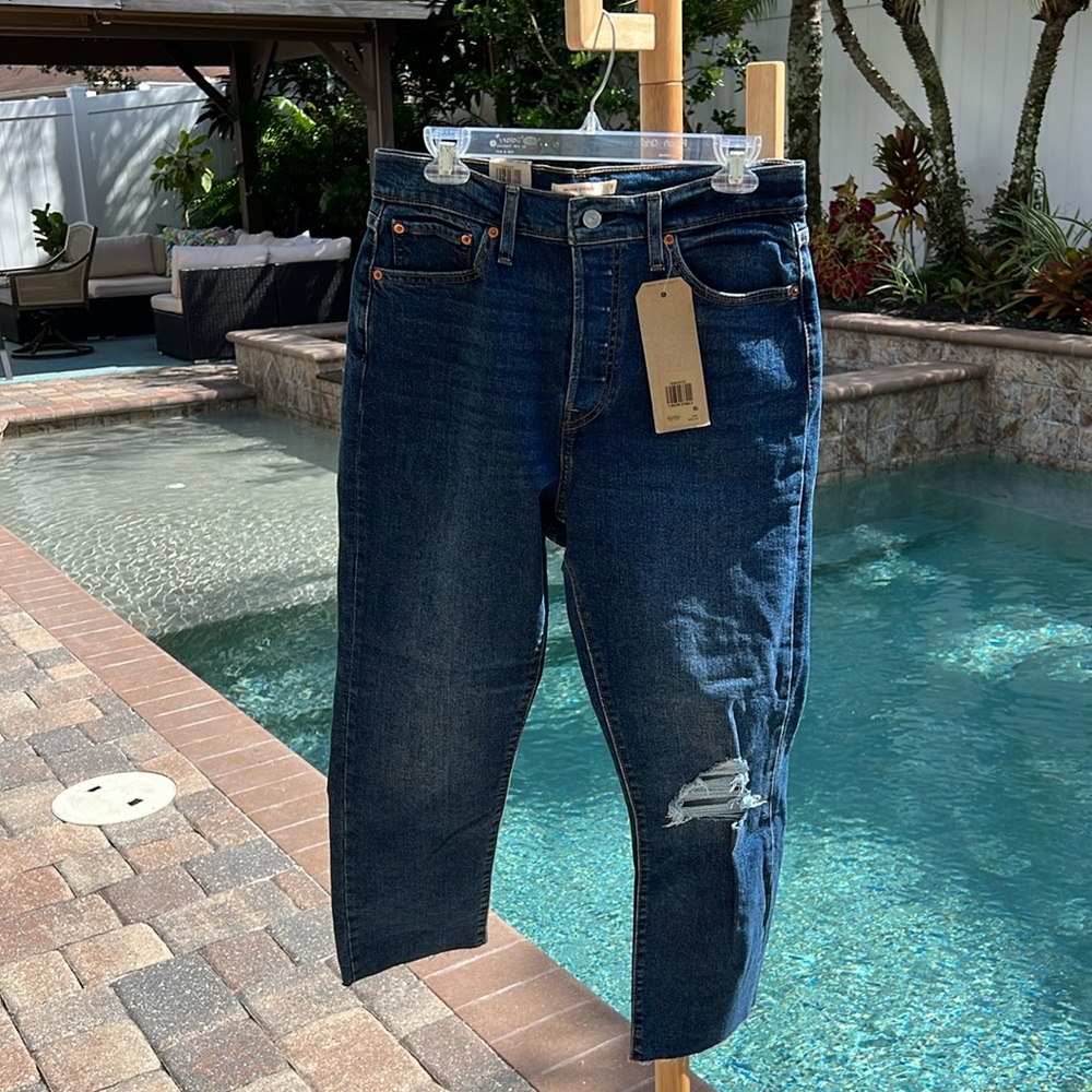 Levi’s Wedgie Straight sz 12 short. NWT